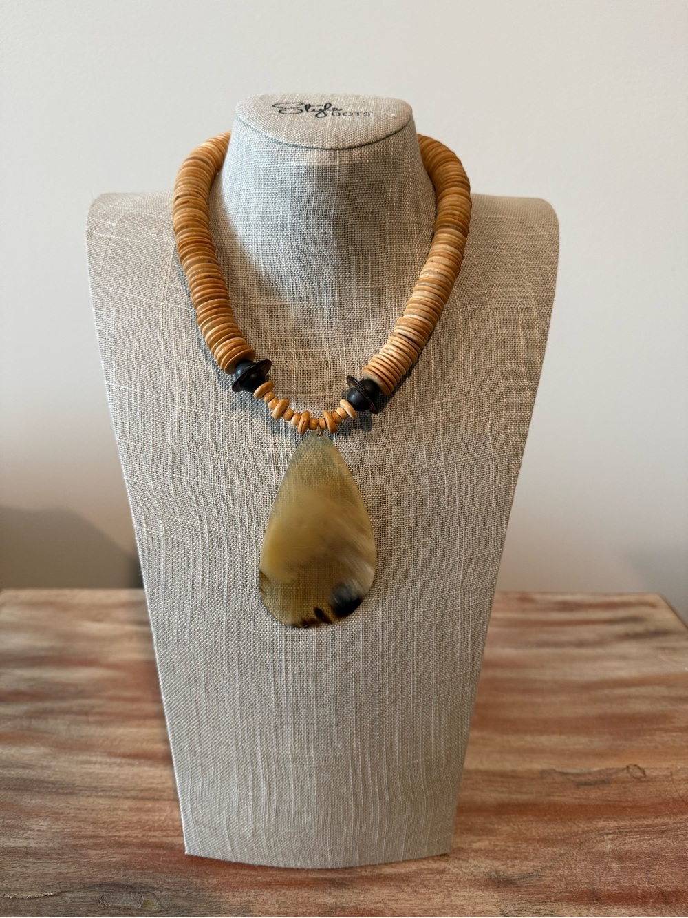 Wood/ Pendant Choker Necklace